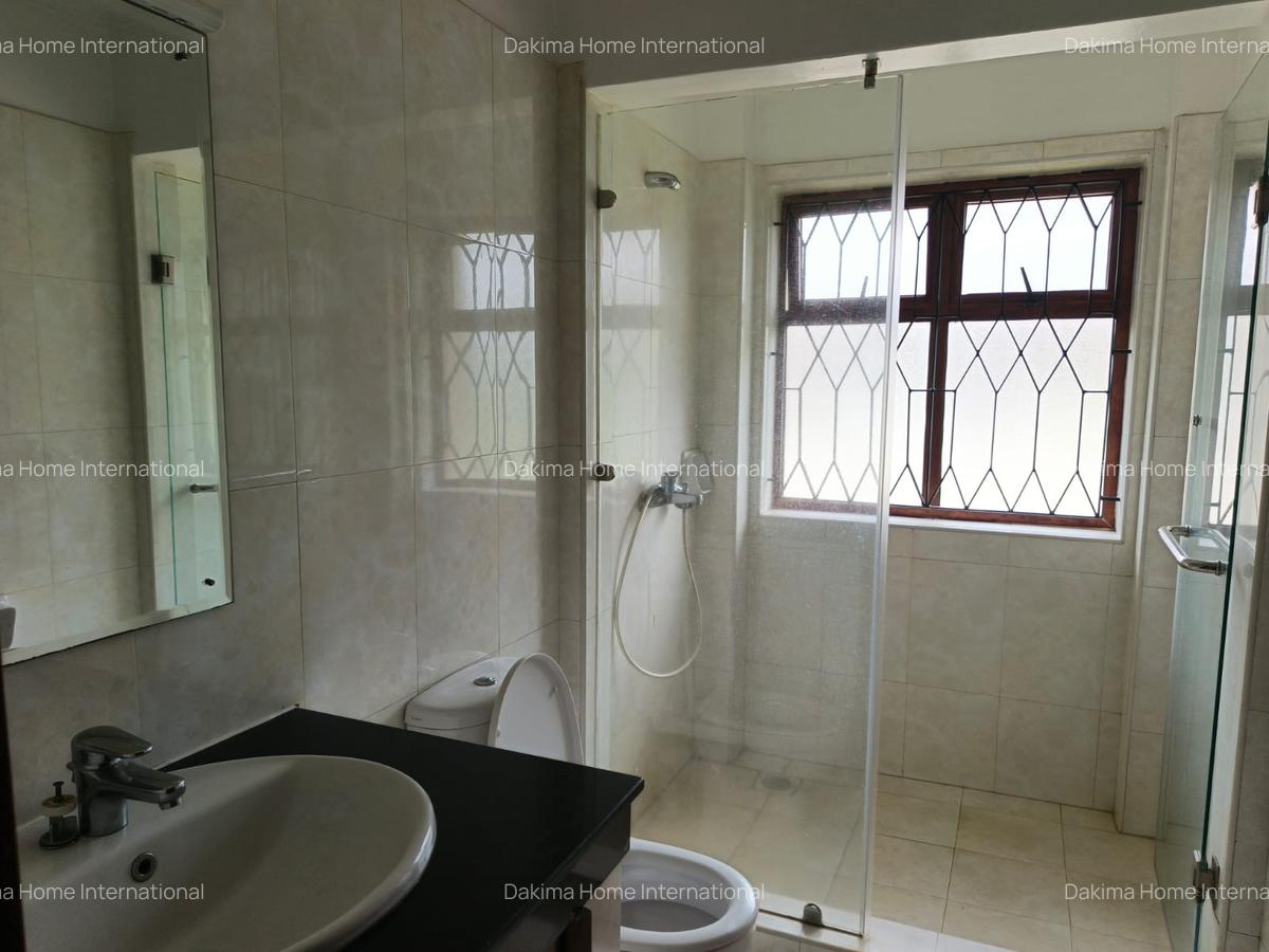 5 Bed Townhouse with En Suite in Runda - 12