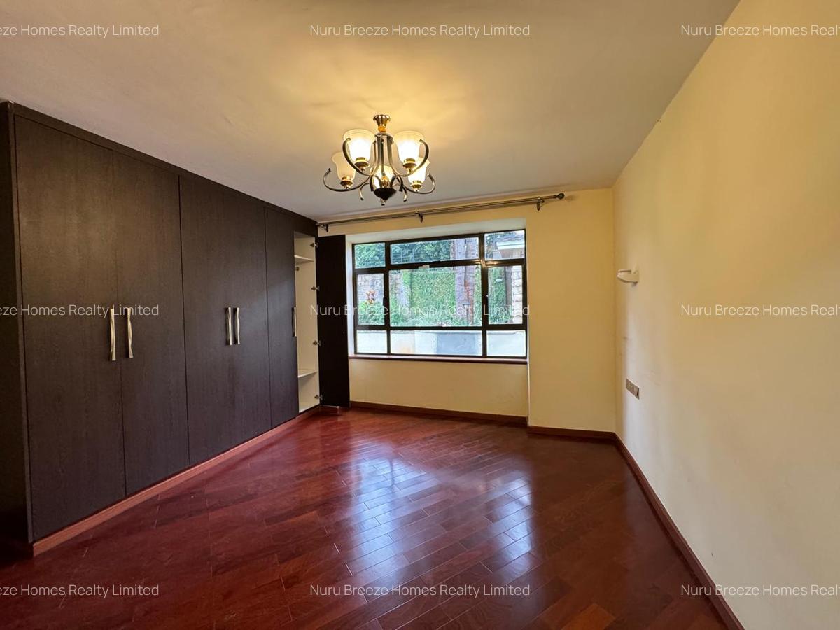 5 Bed Townhouse with En Suite in Lavington - 12