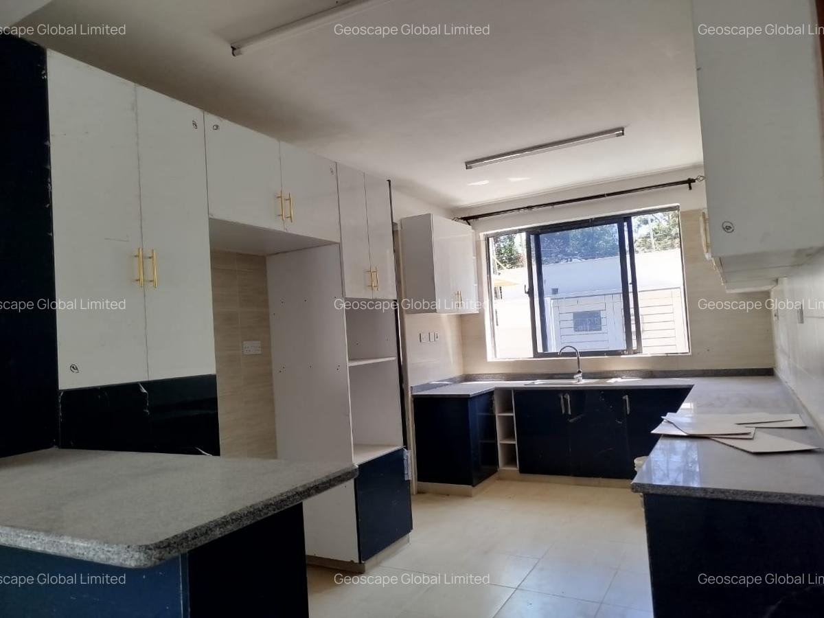 5 Bed House with En Suite in Lavington - 6