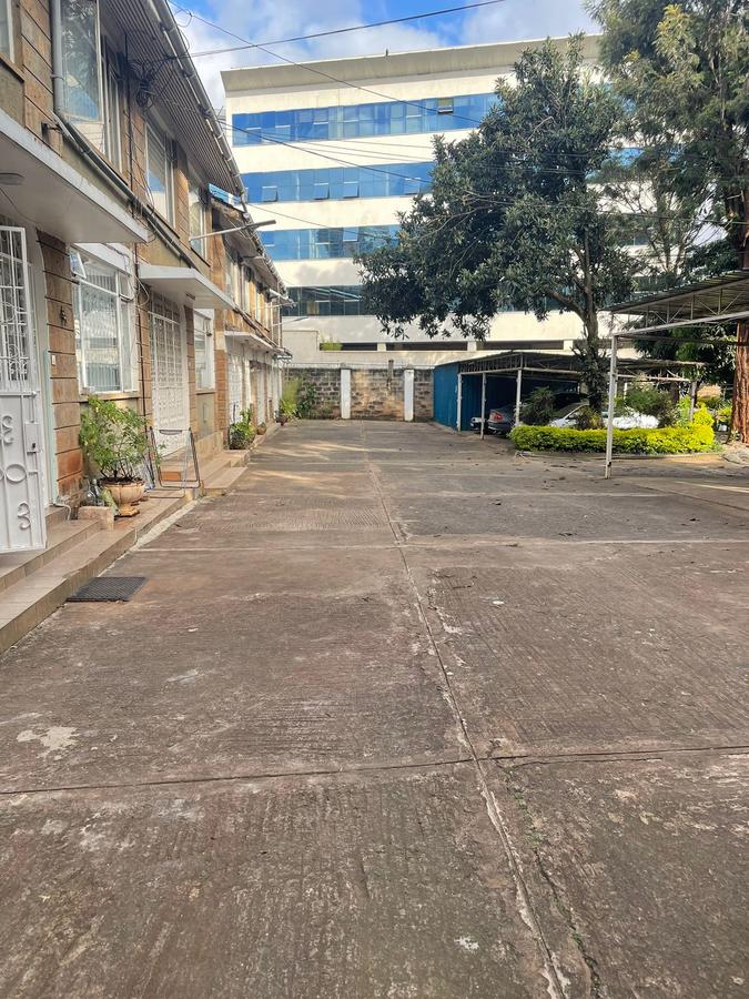 2,000 ft² commercial property with service charge included at mogotio rd