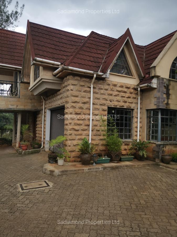 5 Bed House with En Suite in Lavington - 7
