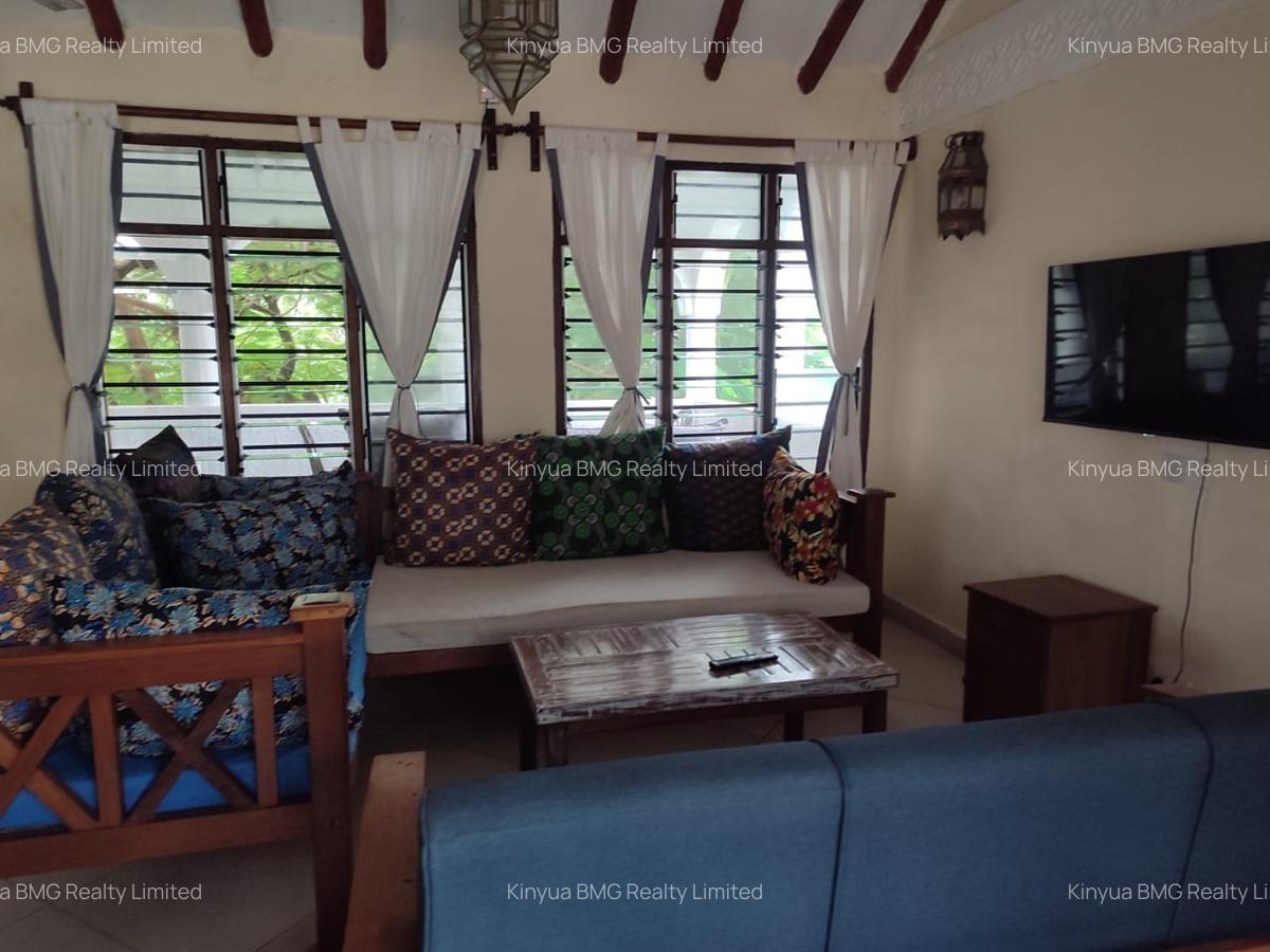 Serviced 3 Bed Apartment with En Suite in Malindi - 5