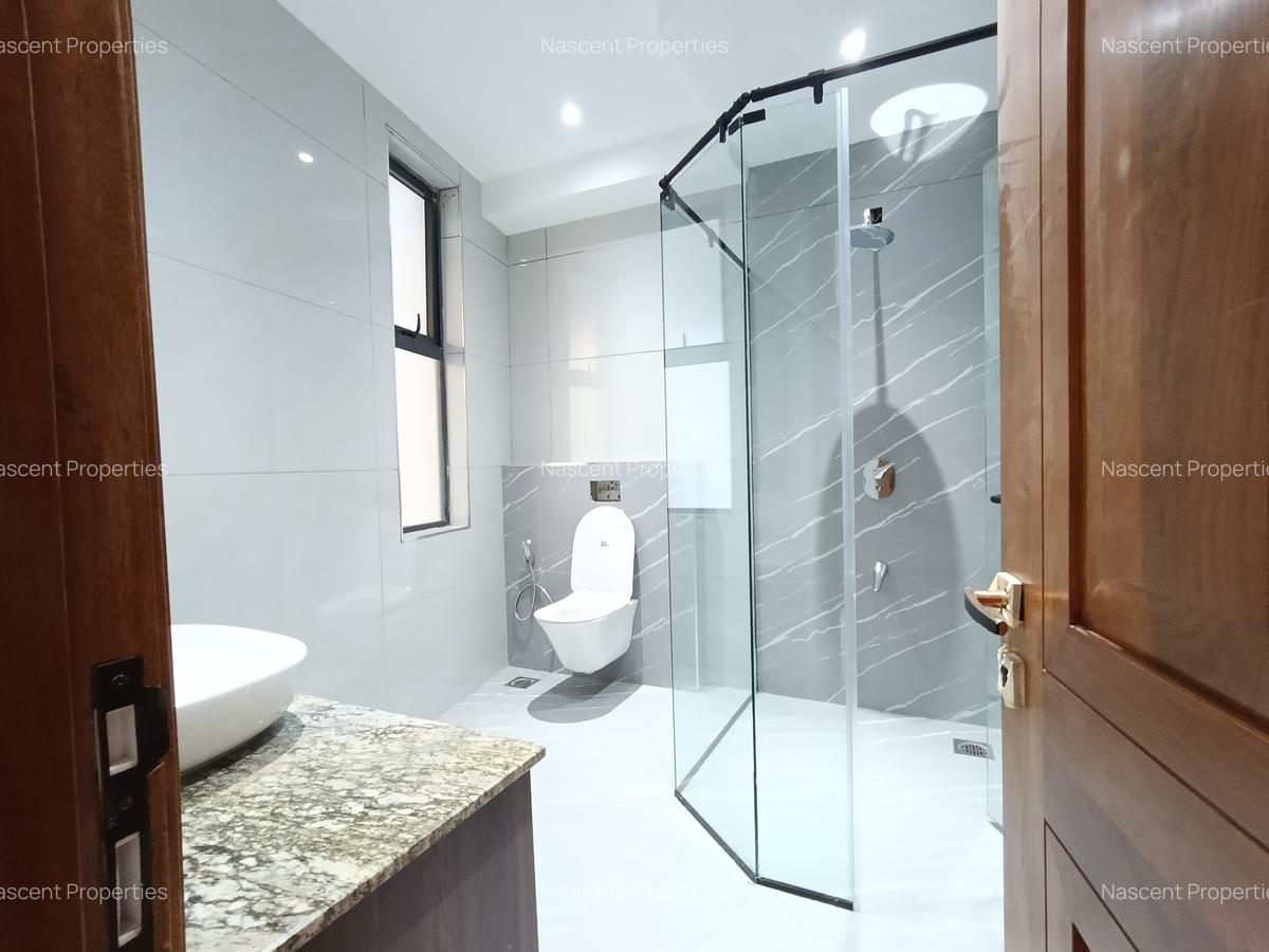 3 Bed Apartment with En Suite in Riverside - 5