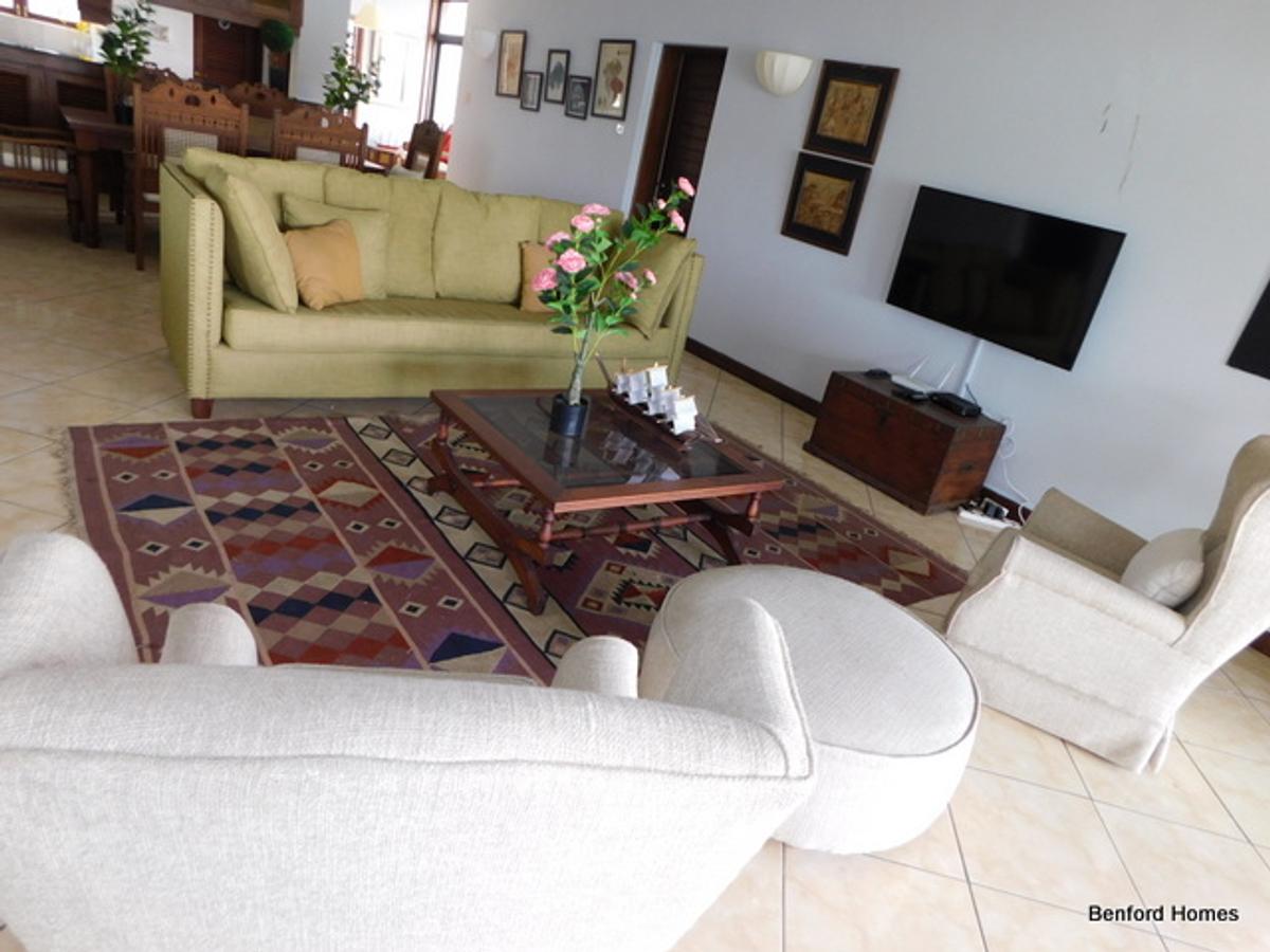 Serviced 3 Bed Apartment with En Suite in Nyali Area - 8