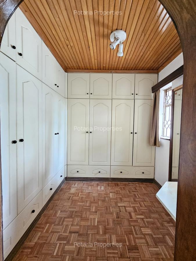 5 Bed House with En Suite in Runda - 9