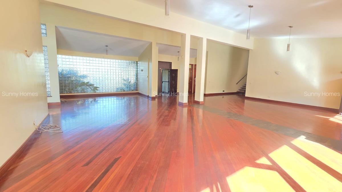 5 Bed House with En Suite at Runda. - 10