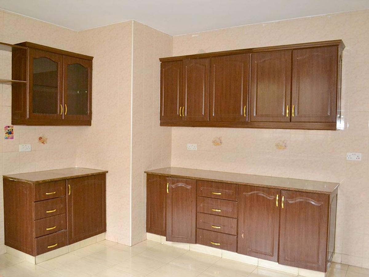 3 Bed Apartment with En Suite at Sports Road - 8