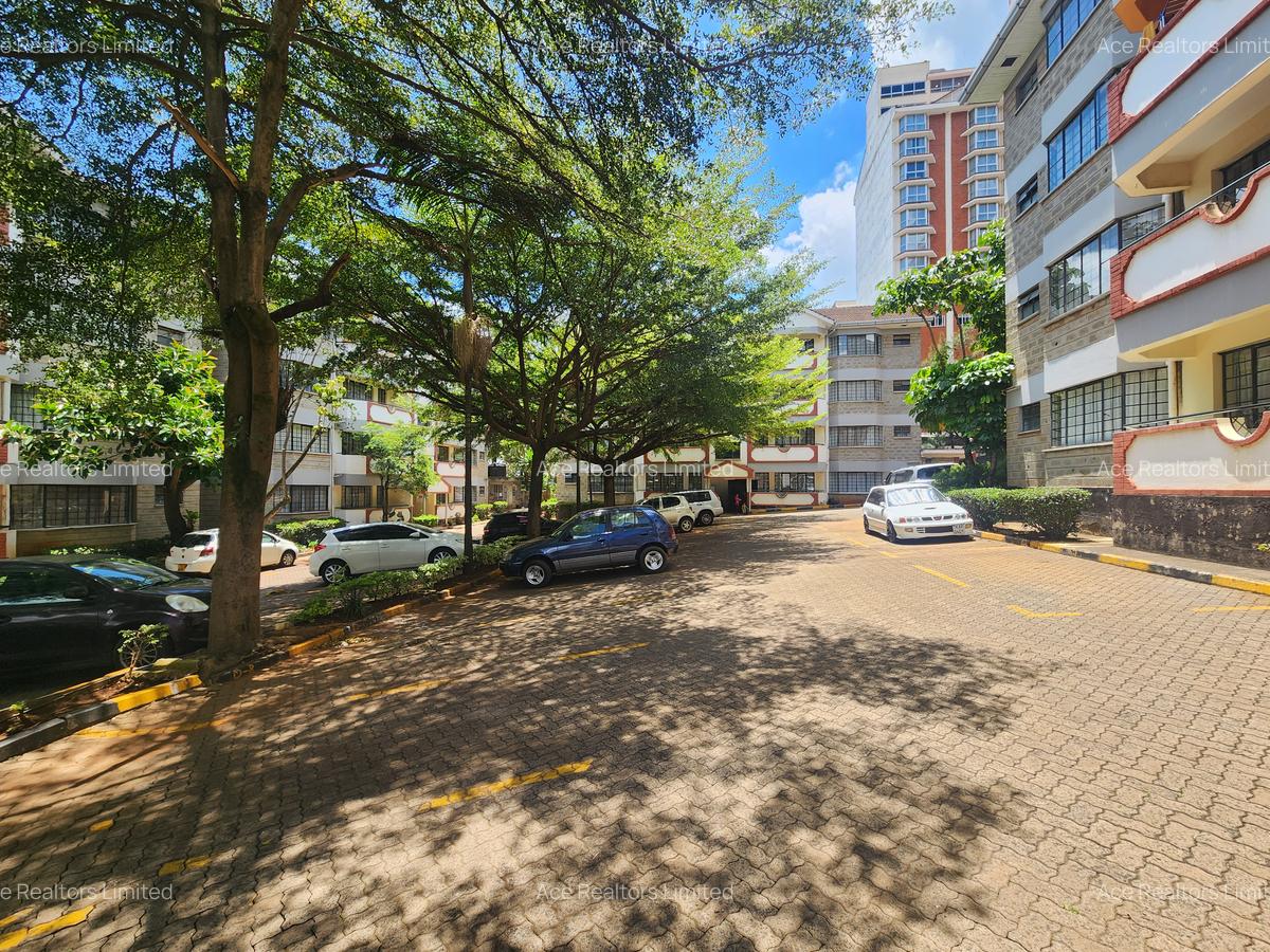 2 Bed Apartment with En Suite at Near Sarit Centre - 1