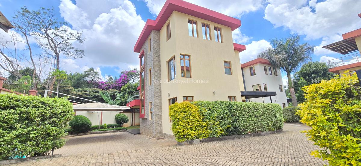5 Bed Townhouse with En Suite at Lavington Green - 6
