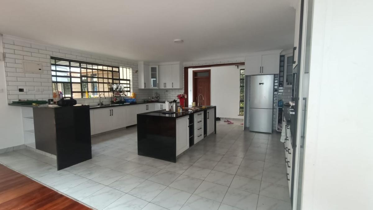 5 Bed House with En Suite in Runda - 17