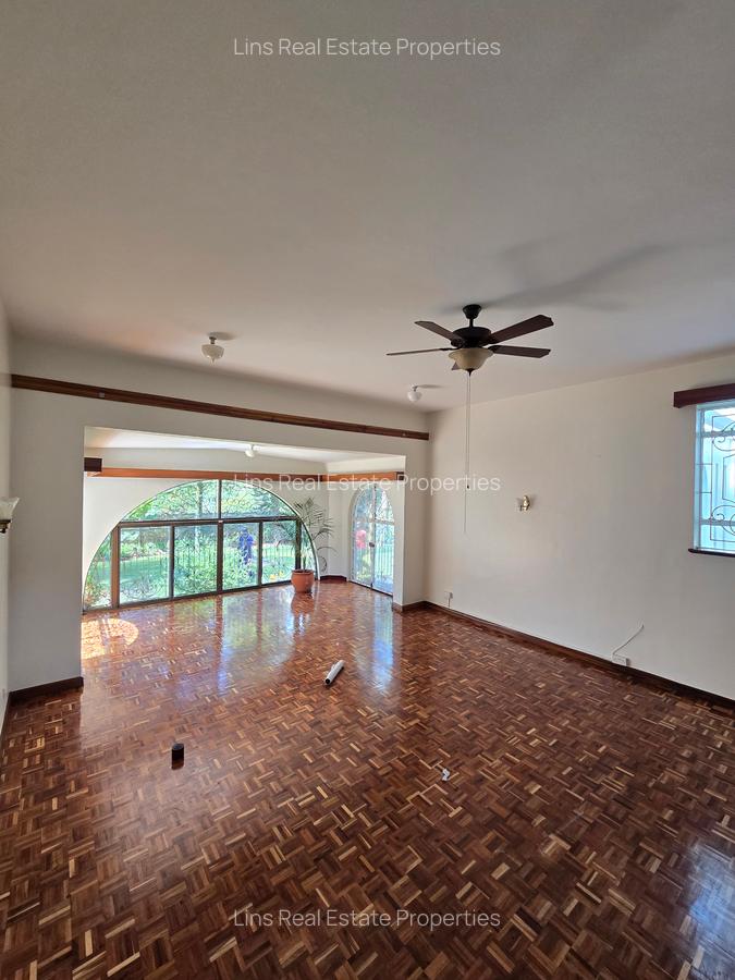 5 Bed House with En Suite in Nyari - 3