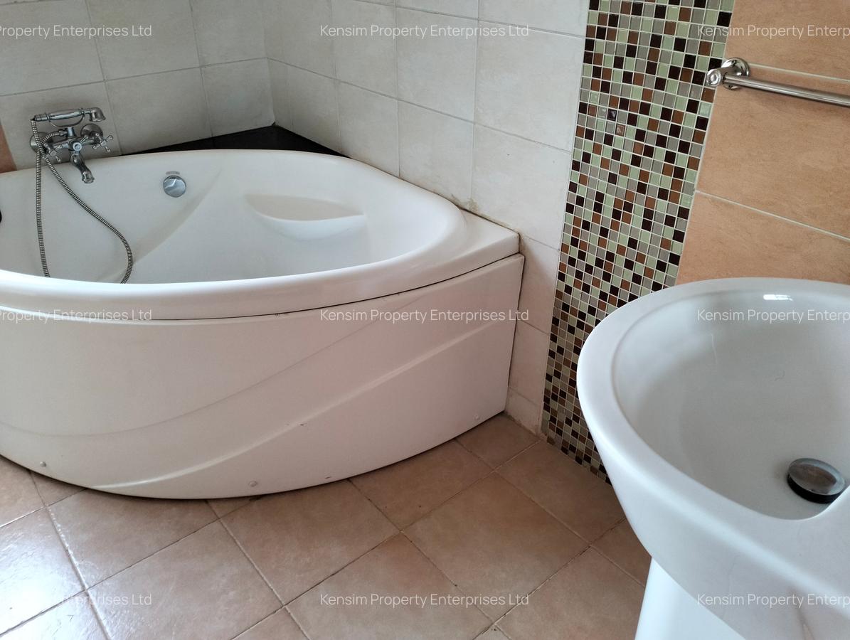 5 Bed Townhouse with En Suite in Lavington - 16