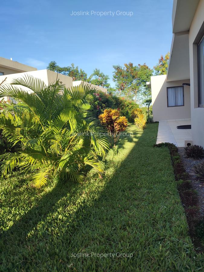 Serviced 3 Bed Apartment with En Suite in Nyali Area - 5