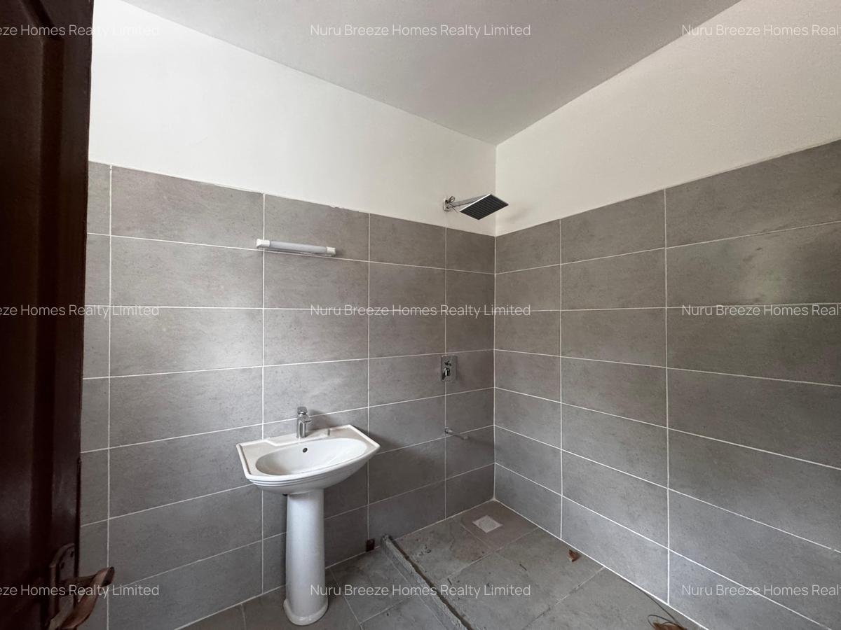 5 Bed Townhouse with En Suite in Lavington - 18