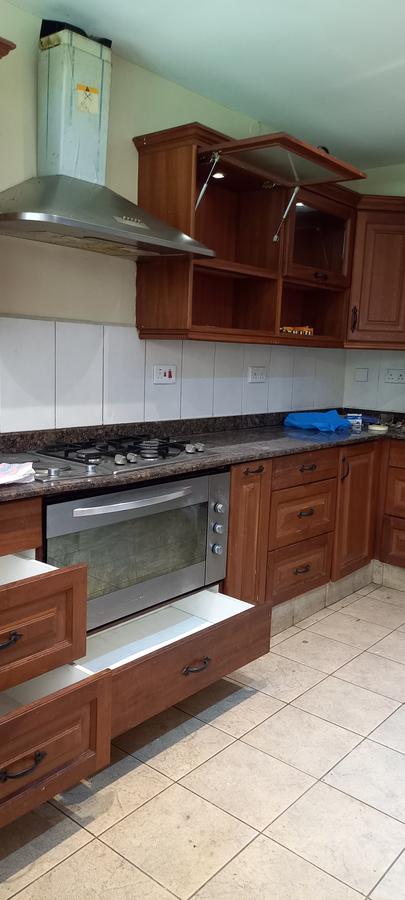 5 Bed Townhouse with En Suite in Lavington - 8