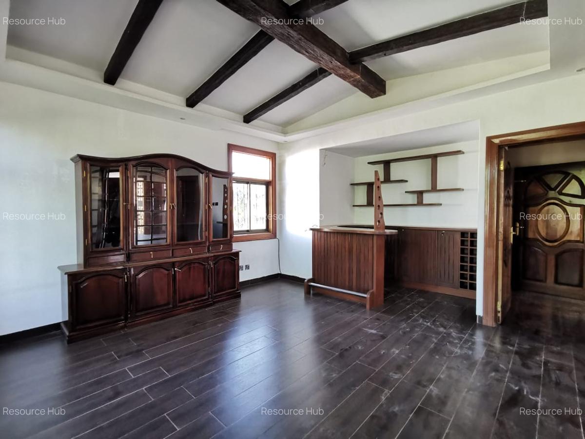 4 Bed Townhouse with En Suite at Off Brook House Drive - 3