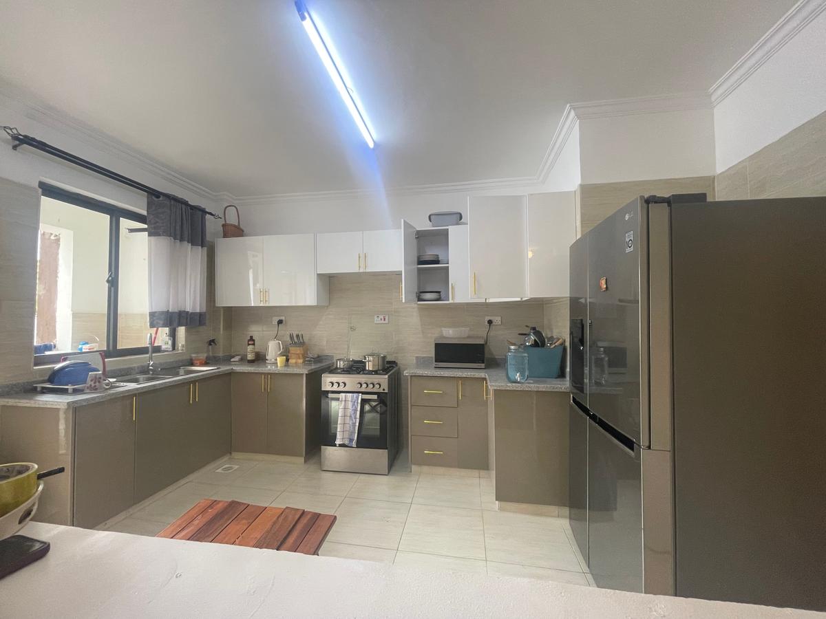 Furnished 2 Bed Apartment with En Suite at Hatheru Road - 2