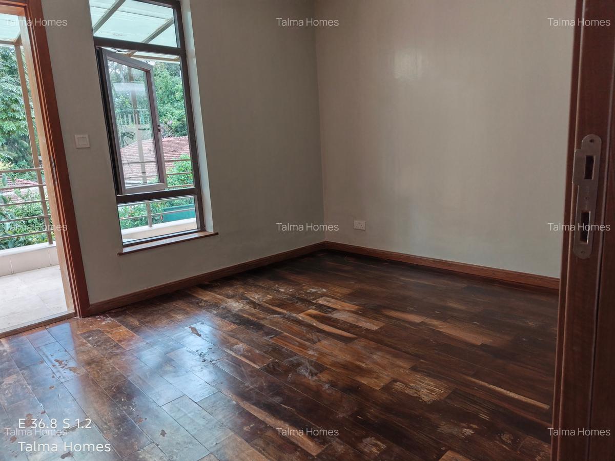 5 Bed Townhouse with En Suite at Lavington - 20