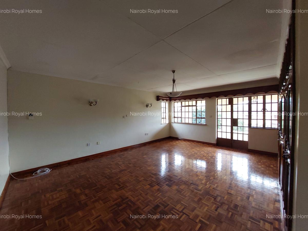 5 Bed House with En Suite at Daisy Road - 20