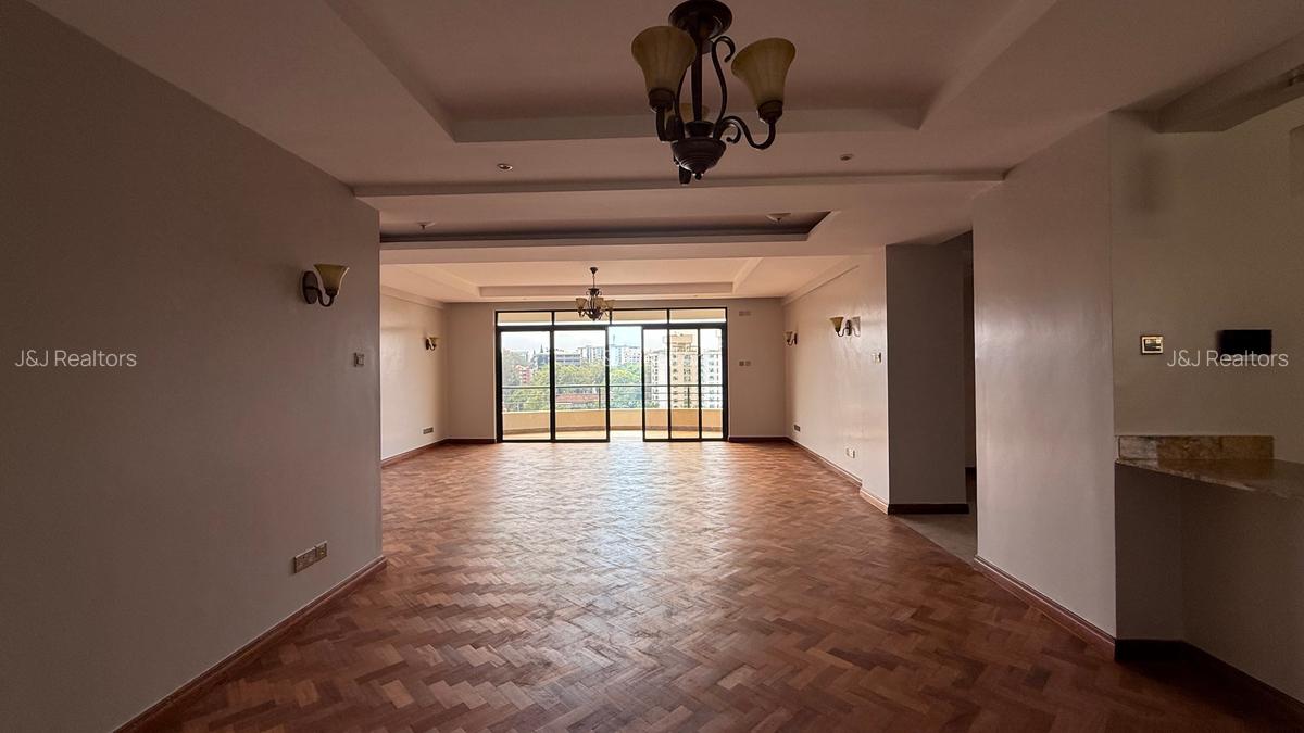 3 Bed Apartment with En Suite in Riverside - 4