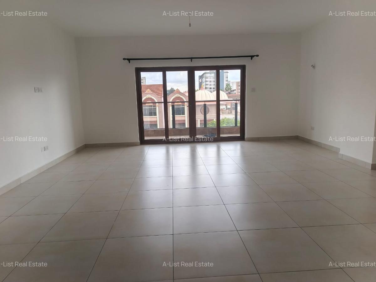 3 Bed Apartment with En Suite at 2Nd Avenue - 8