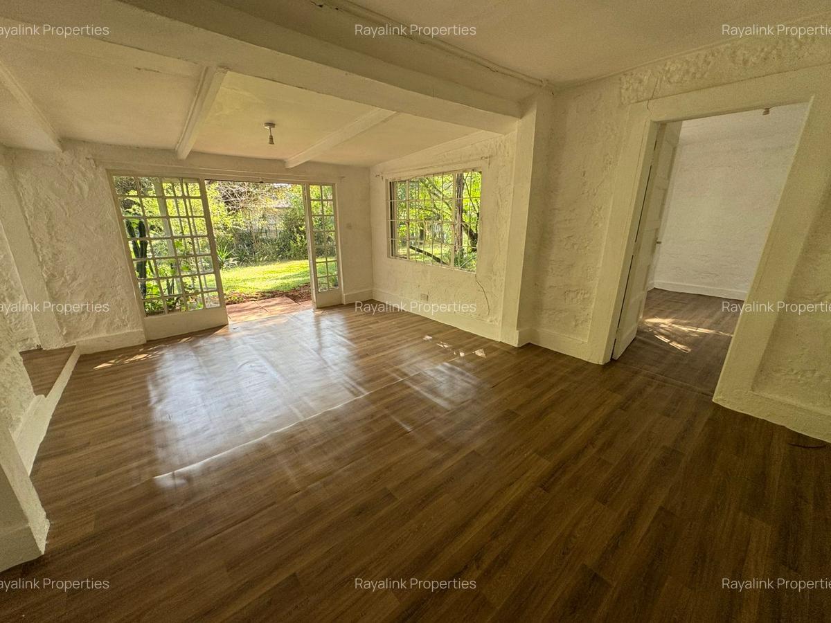 1 Bed House with En Suite at Karen - 3