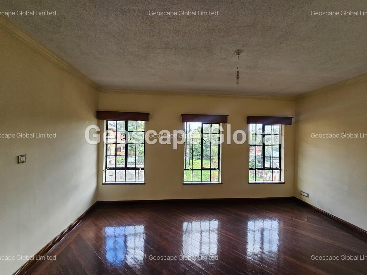 5 Bed Townhouse with En Suite in Spring Valley - 4