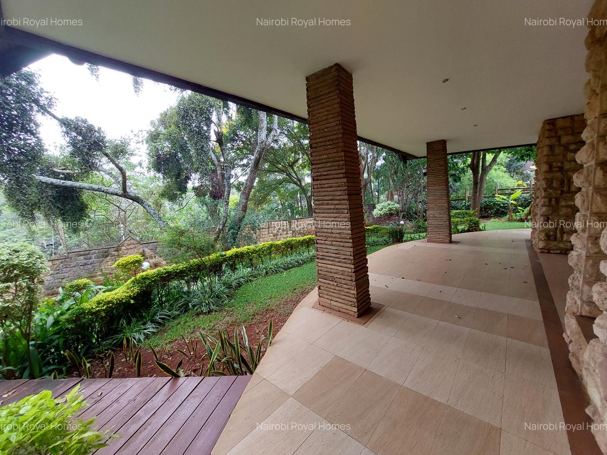 5 Bed Townhouse with En Suite at Lake View - 2