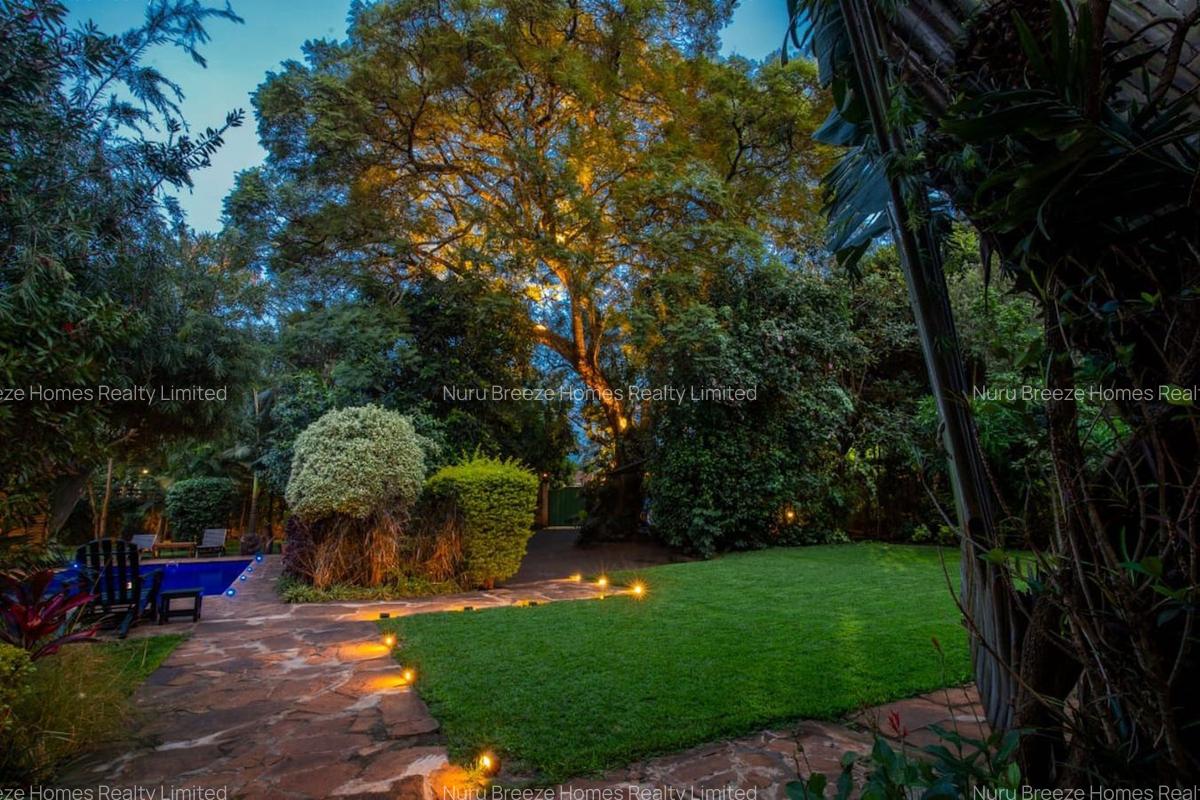 6 Bed House with En Suite in Runda - 16