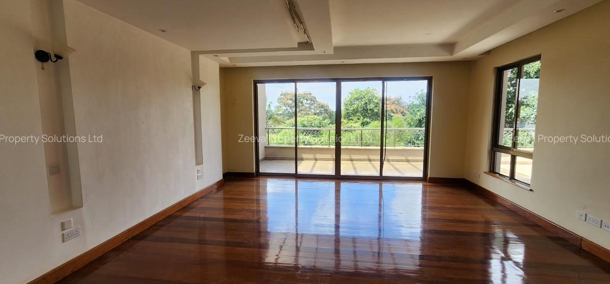 5 Bed Villa with En Suite in Lavington - 13