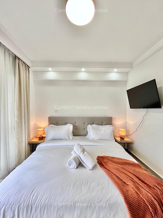 Serviced 2 Bed Apartment with En Suite at Riverside Drive - 8