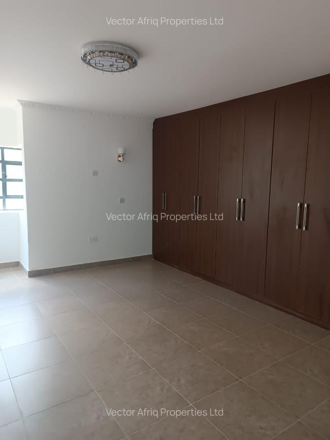 5 Bed Townhouse with En Suite at Acacia - 10
