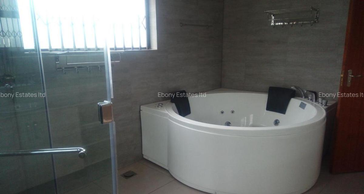 5 Bed Townhouse with En Suite in Lavington - 3