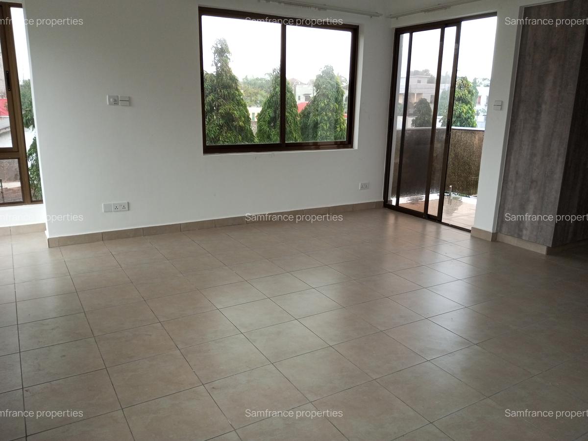 4 Bed Townhouse with Garden at Links Road - 6