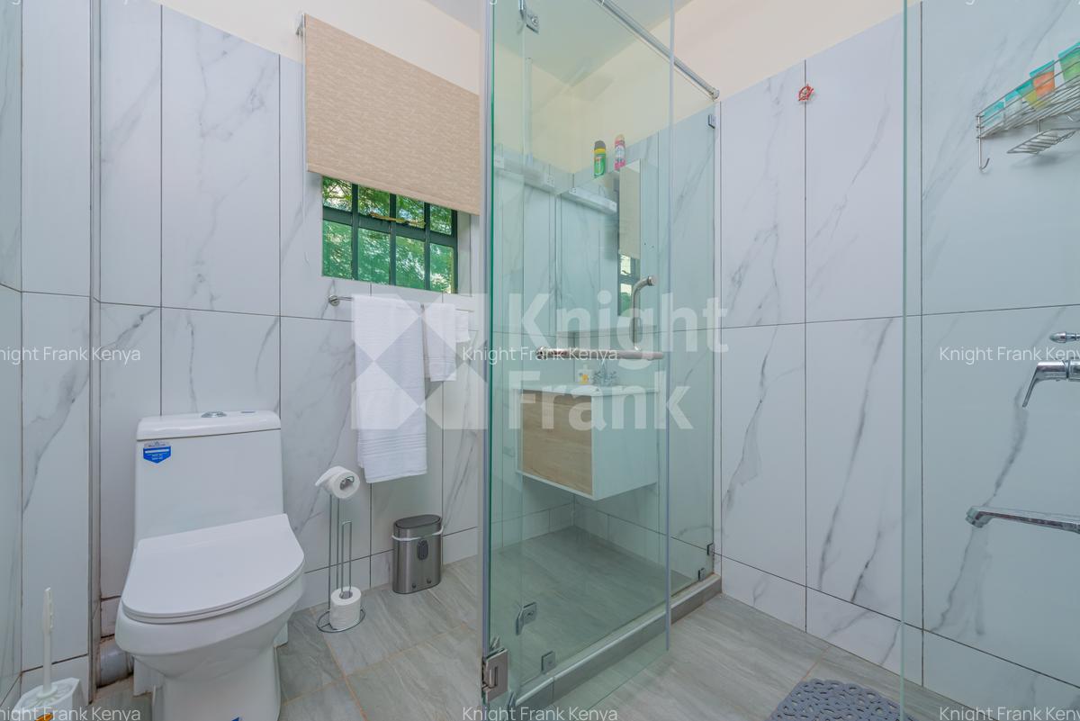 1 Bed House with Garden at Karen Brooks - 8