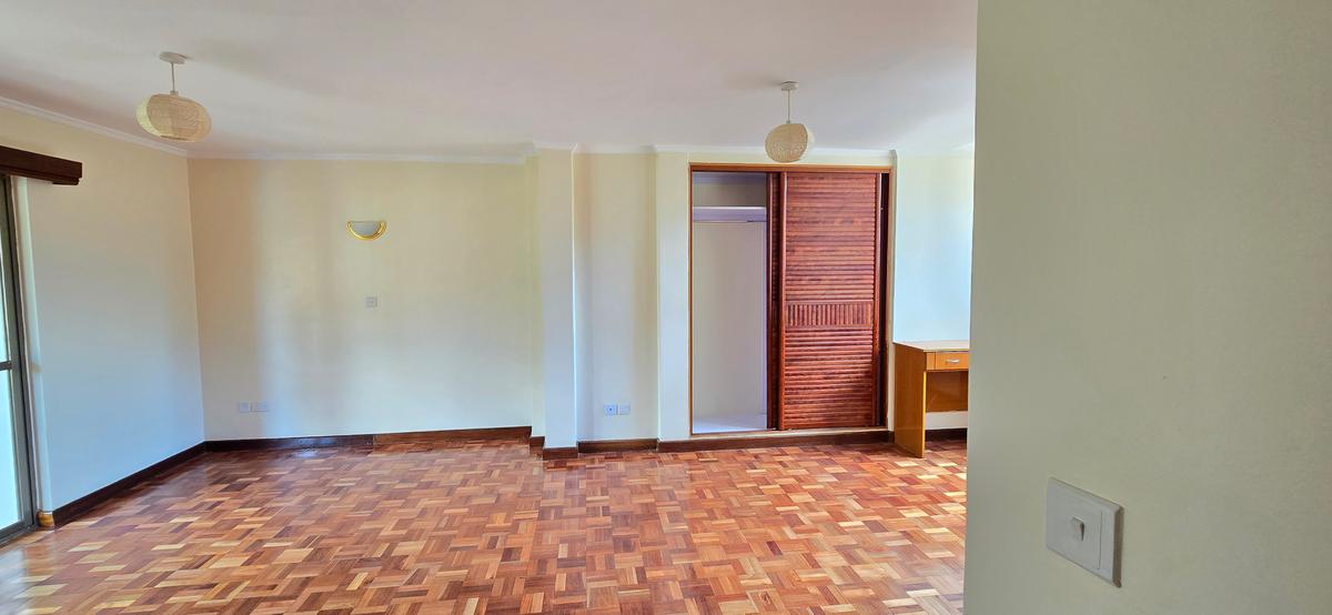 5 Bed Townhouse with En Suite at Lavington - 9