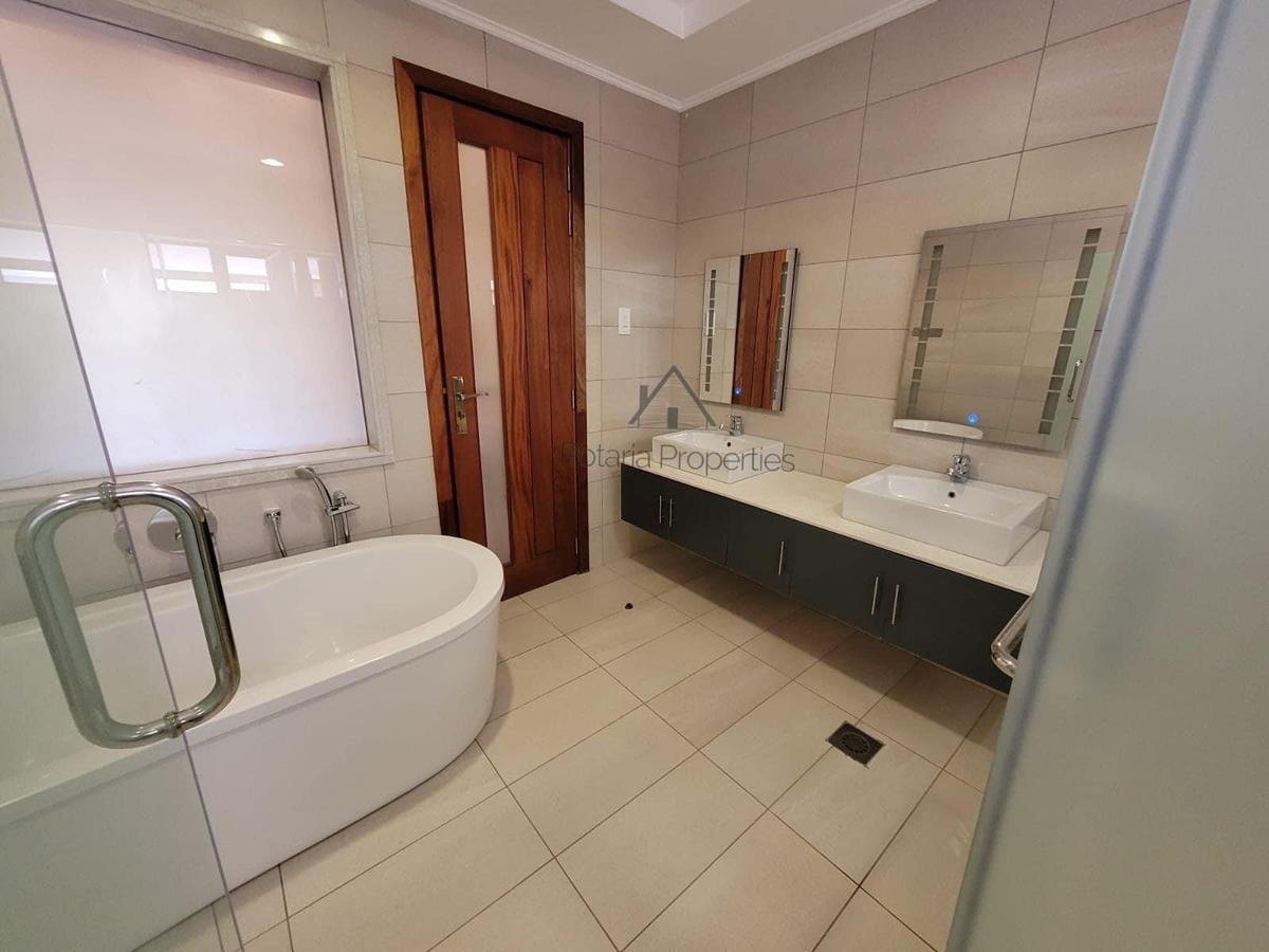 5 Bed Townhouse with En Suite in Lavington - 7