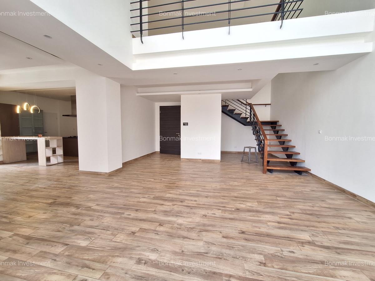 4 Bed Apartment with En Suite at Riverside Drive - 19