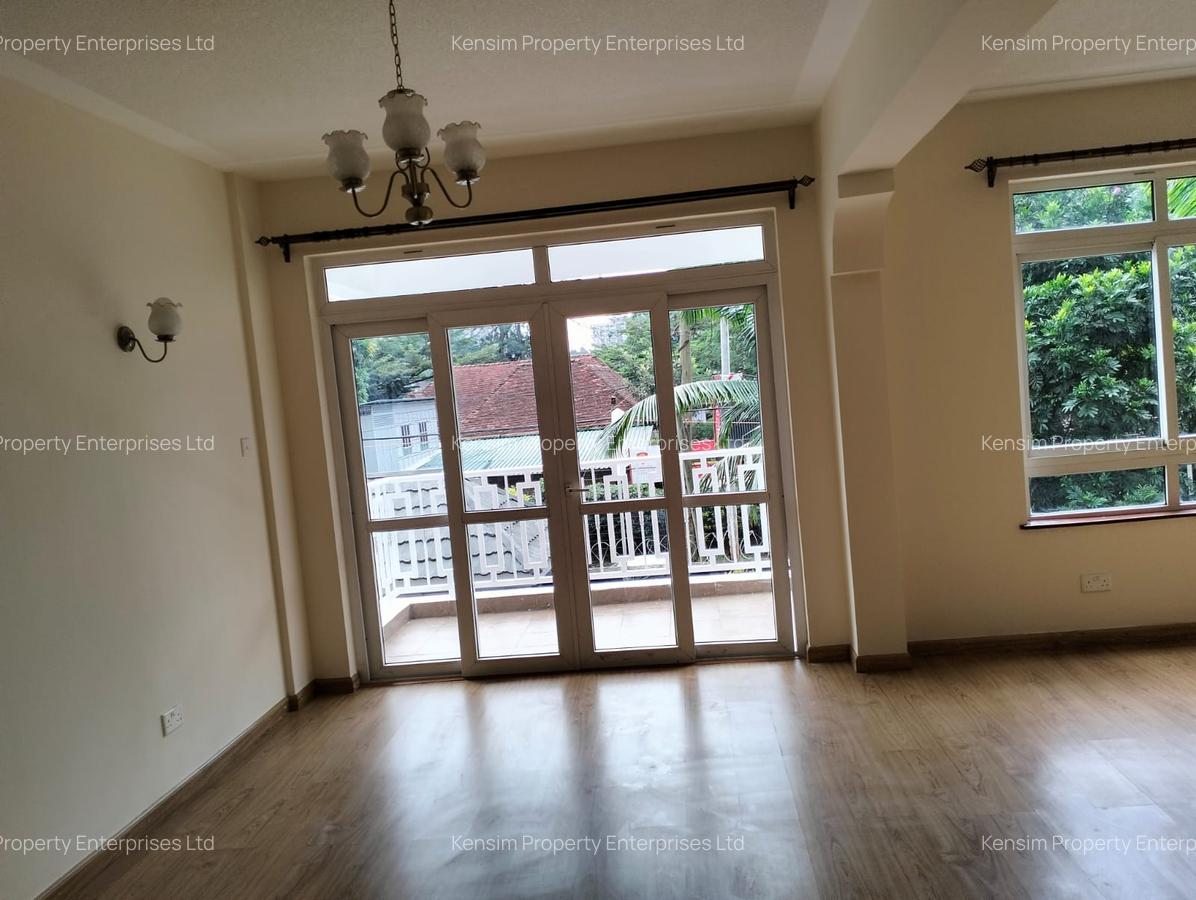 3 Bed Apartment with En Suite in Brookside - 17