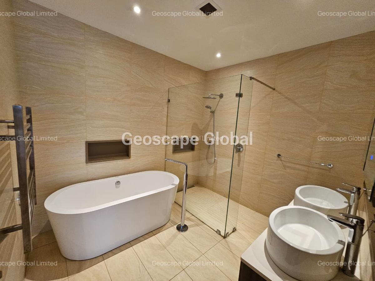 3 Bed Apartment with En Suite in Riverside - 2