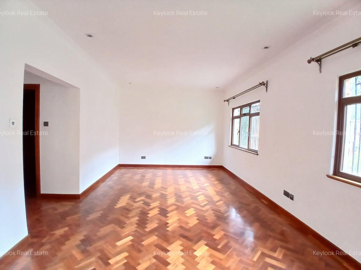 5 Bed Townhouse with En Suite at Lavington - 11