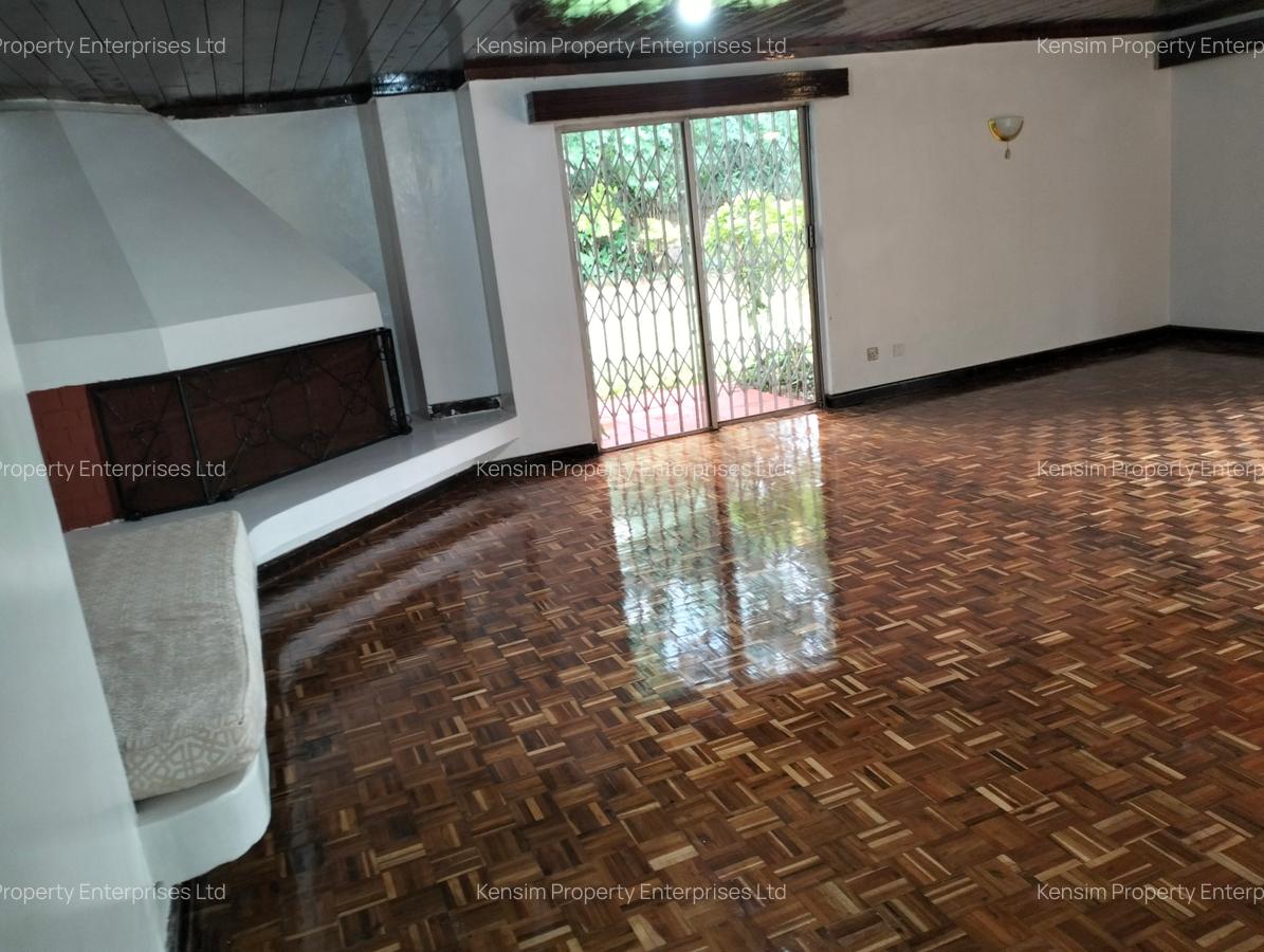 5 Bed House with En Suite in Lavington - 13