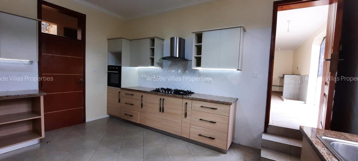 5 Bed Townhouse with En Suite in Lavington - 6