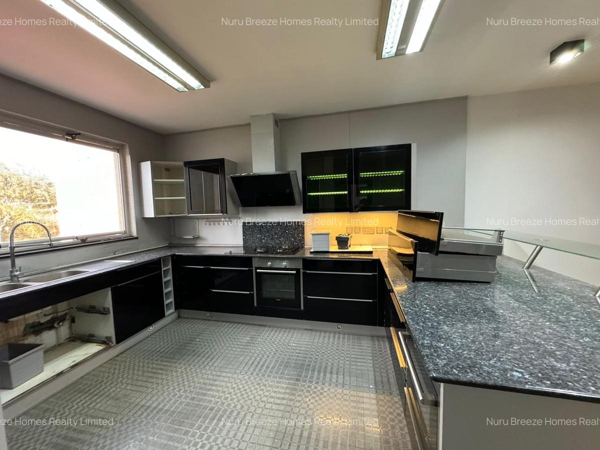 3 Bed Apartment with En Suite in Riverside - 13