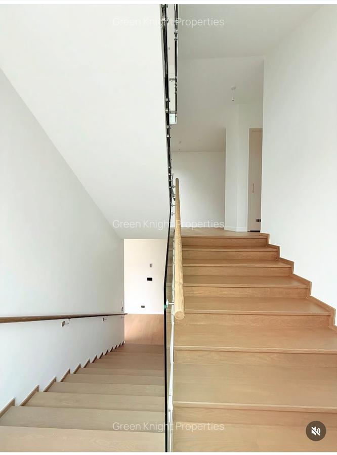 5 Bed House with En Suite in Lavington - 9