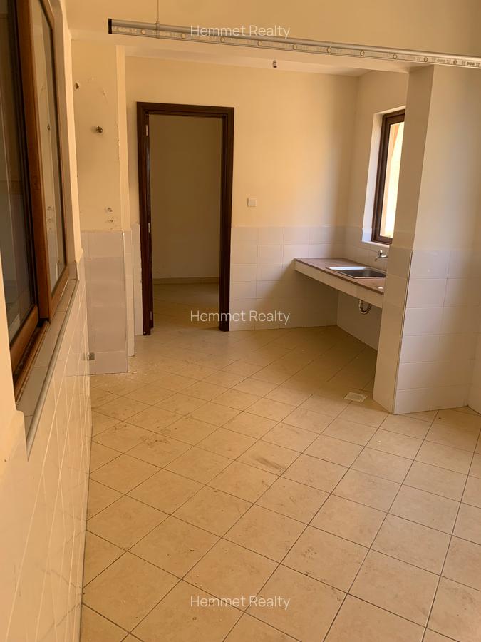 5 Bed Apartment with En Suite in Lavington - 6