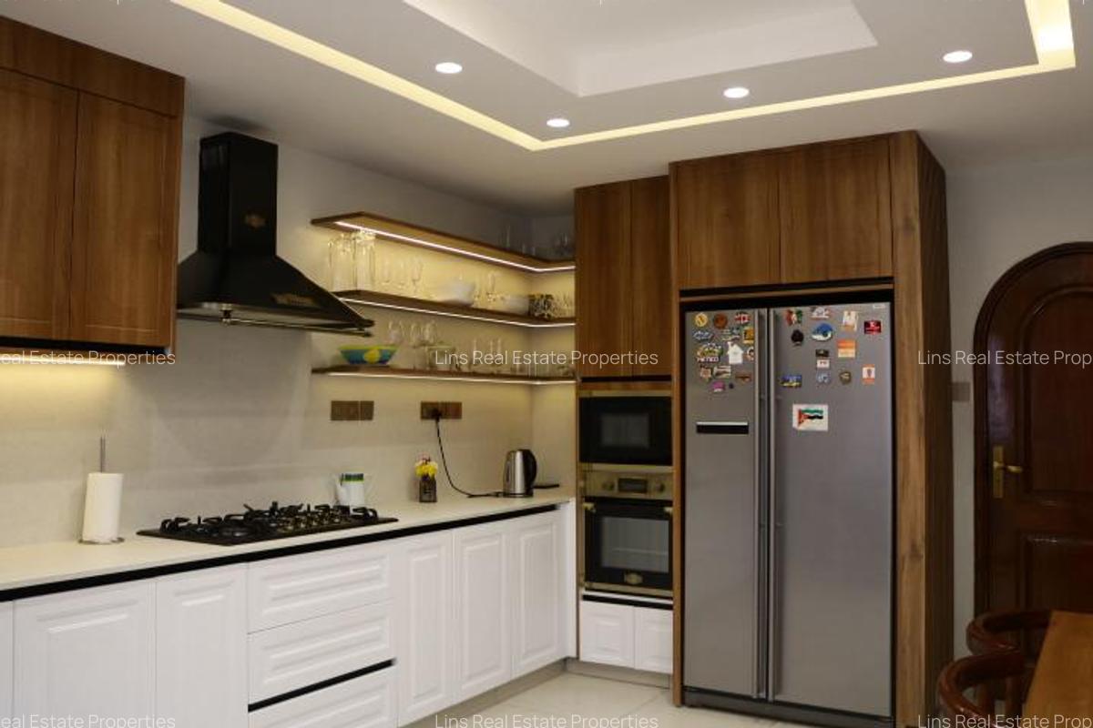 4 Bed Townhouse with En Suite in Brookside - 15