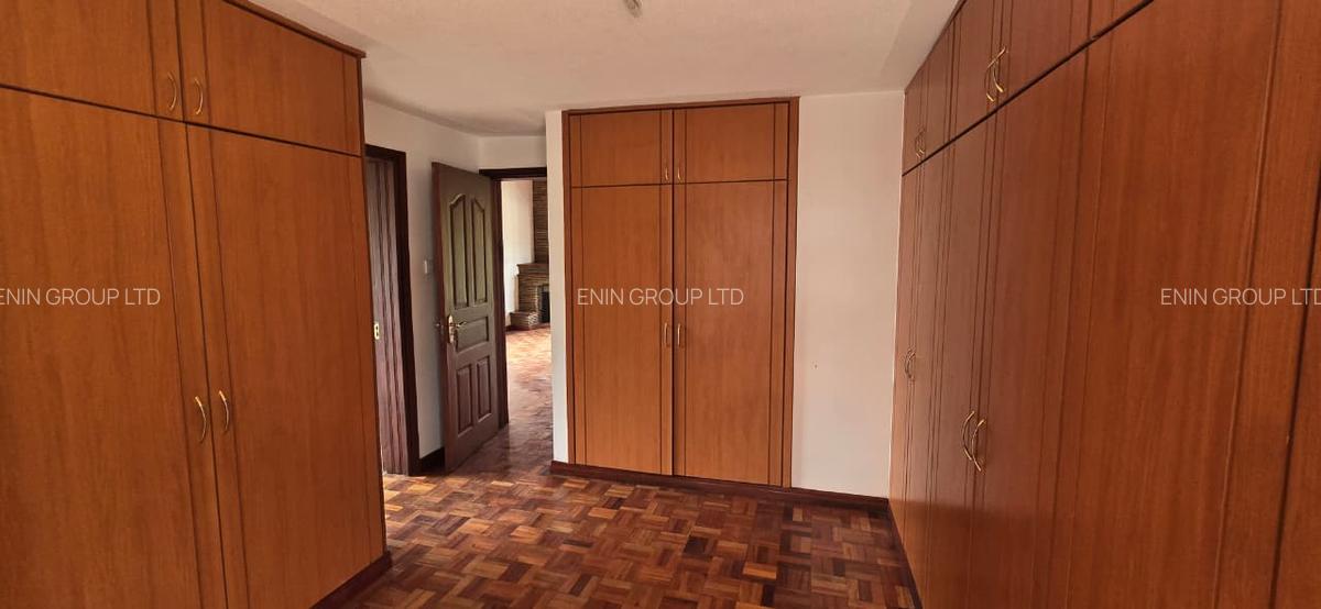 5 Bed Townhouse with En Suite in Lavington - 16