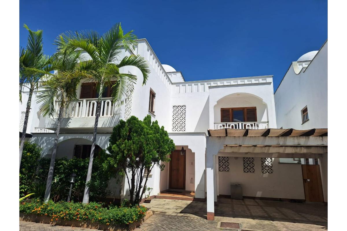 4 Bed Villa with En Suite in Nyali Area - 1