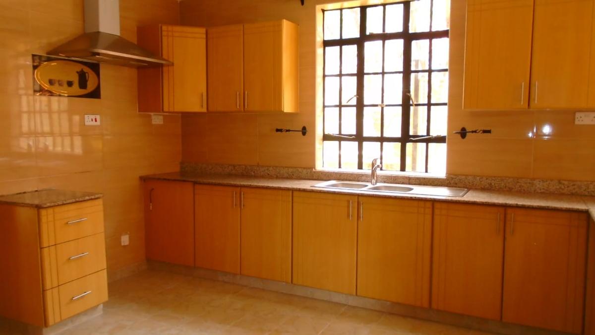 5 Bed Townhouse with En Suite in Lavington - 16